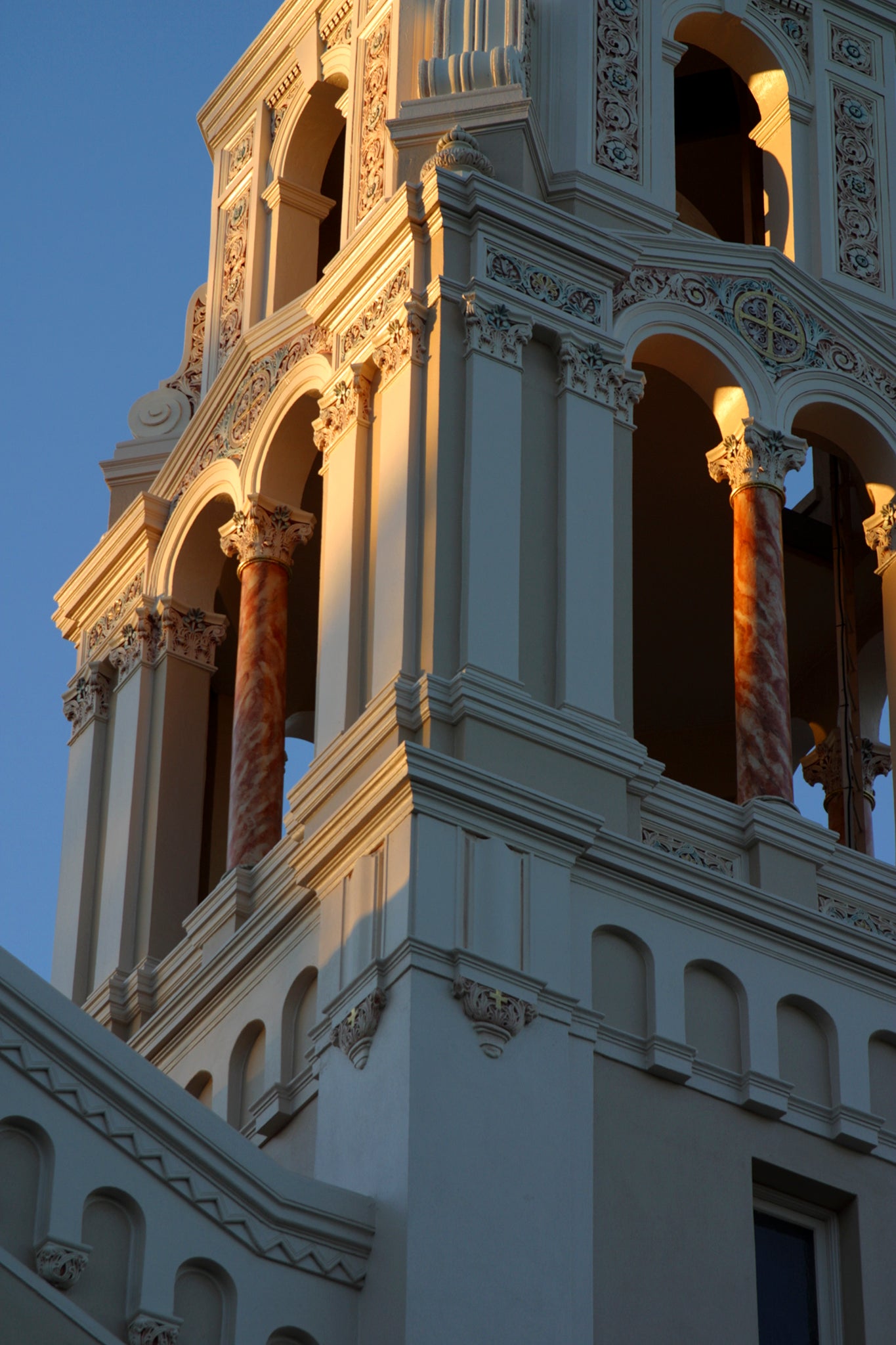 Photowalk - Golden Hour in Historic Downtown Petaluma - Full Moon - December